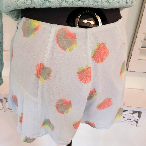 Forever 21 Rayon ruffles shorts Small - Picture 3 of 4